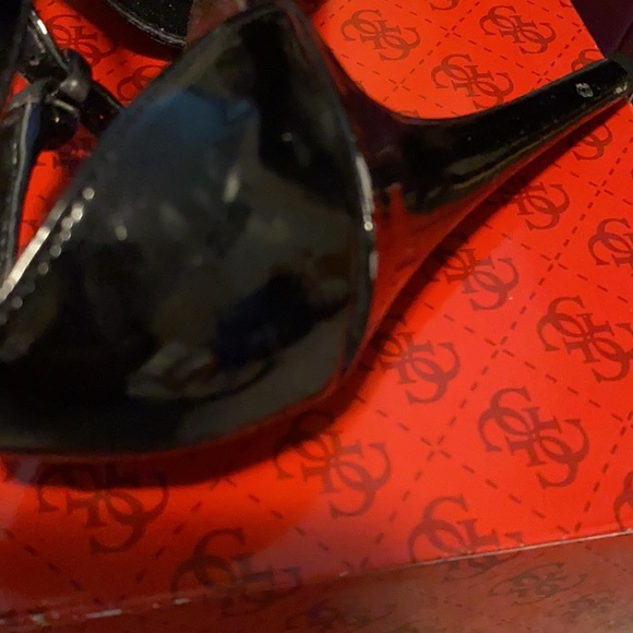 Guess platform open toe black sandals. Size 5.5 - Picture 6 of 10